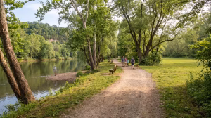 A trail at riverbend park in kingsport, tn.